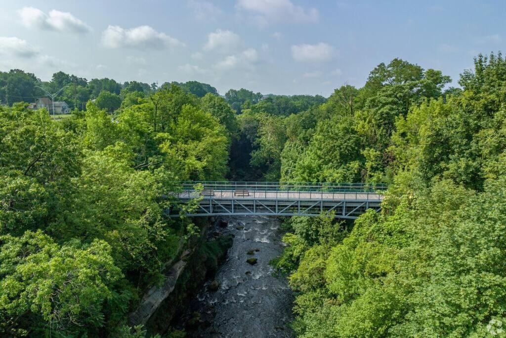 Central Falls Hideaway Cuyahoga Falls Exteriör bild